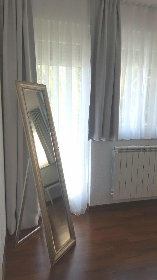 Apartment Esha SJJ Eksteriør billede